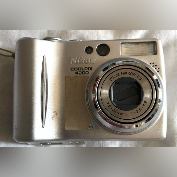 Nikon Digital Camera Coolpix 4200 4.0MP Silver Tested. Come W Battery, SD Card. - Picture 1 of 7